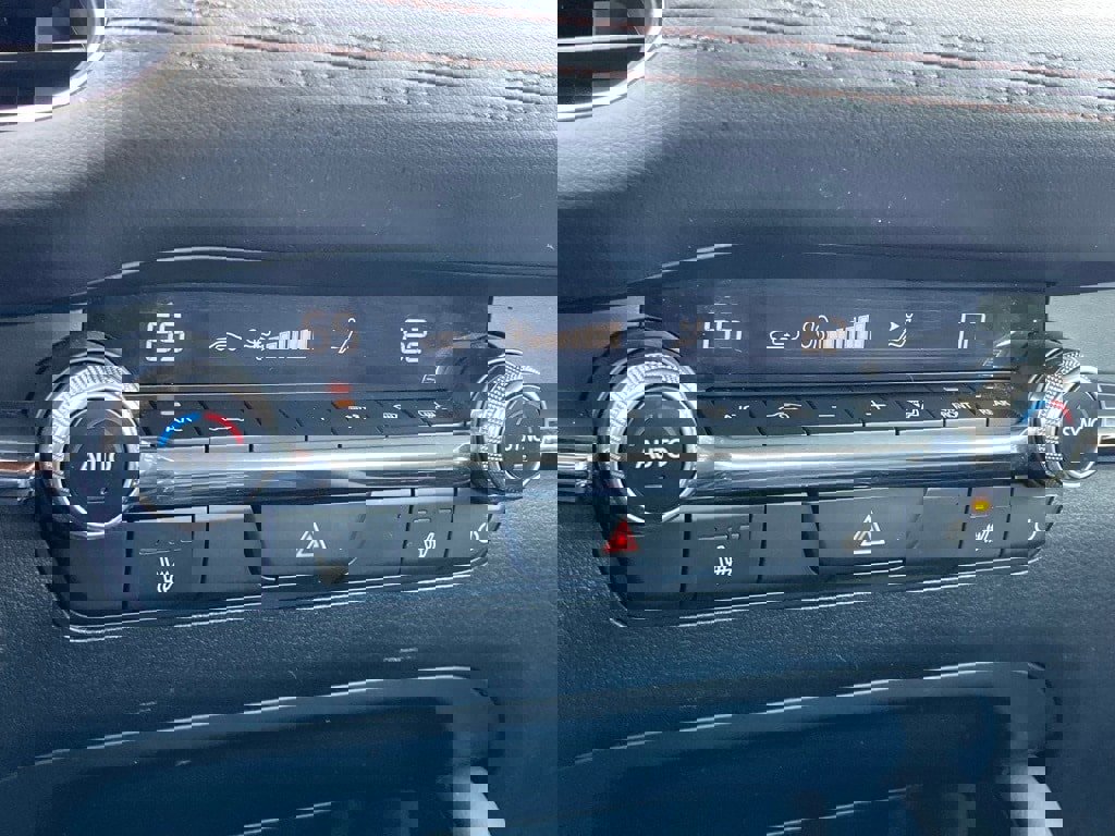 Used 2025 MAZDA MAZDA3 s image 24