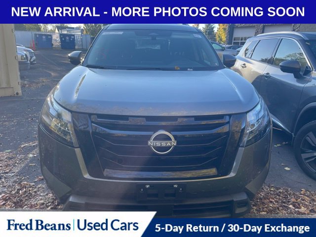 Used 2024 Nissan Pathfinder SV w/ Black Appearance Package AWD/4WD image 2