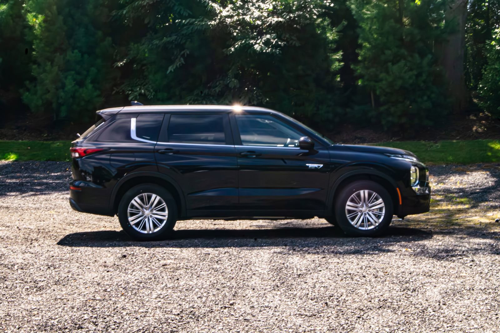 New 2025 Mitsubishi Outlander ES image 10