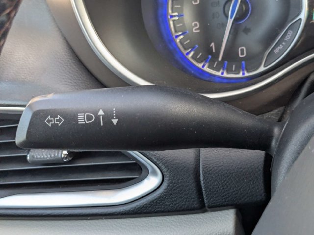 Used 2017 Chrysler Pacifica Touring-L Plus FWD image 25