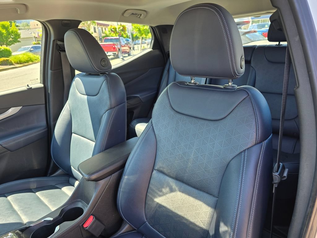 Used 2023 Chevrolet Bolt EUV Premier w/ Sun & Sound Package FWD image 21
