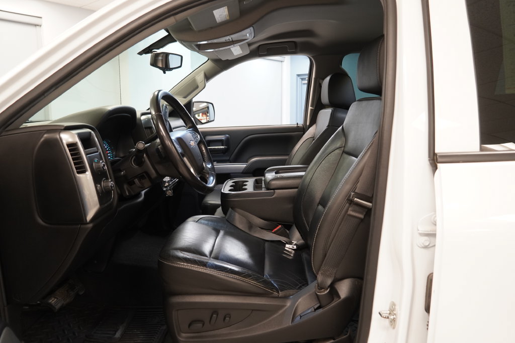 Used 2018 Chevrolet Silverado 1500 LT w/ All Star Edition AWD/4WD image 5