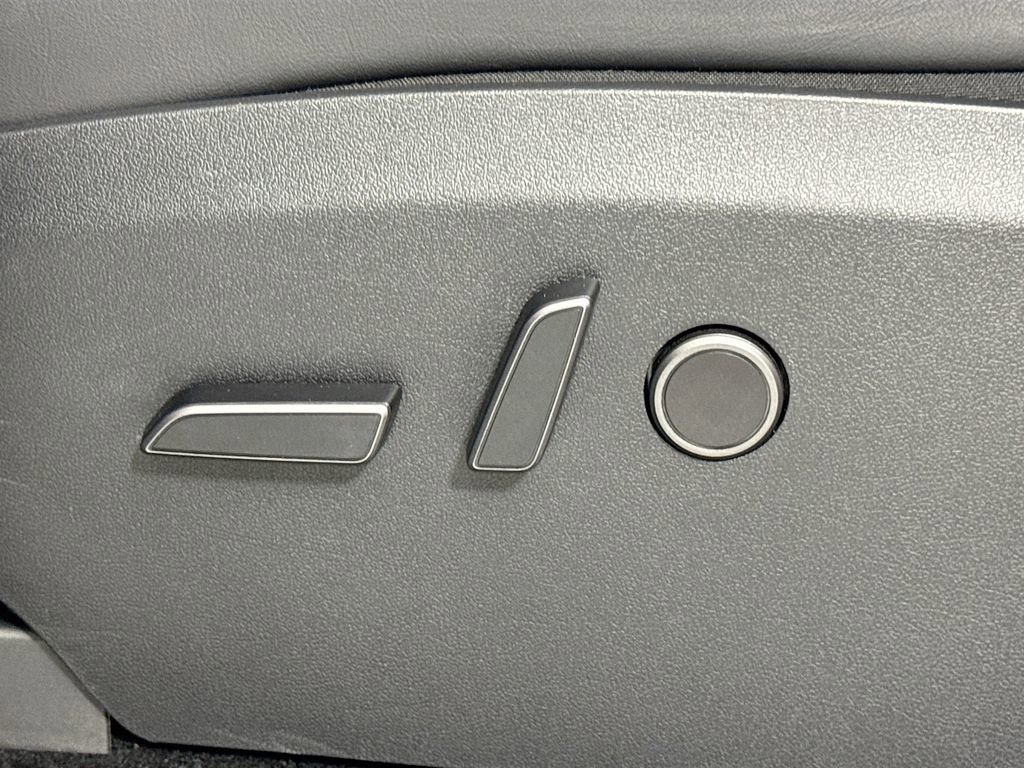 Used 2023 Tesla Model Y Long Range AWD/4WD image 17