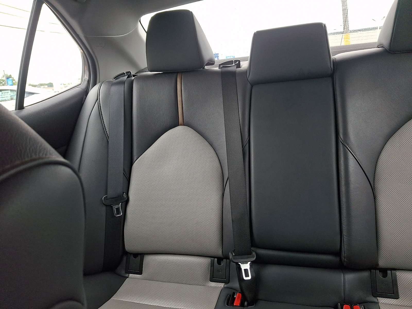 Used 2020 Toyota Camry XLE FWD image 14