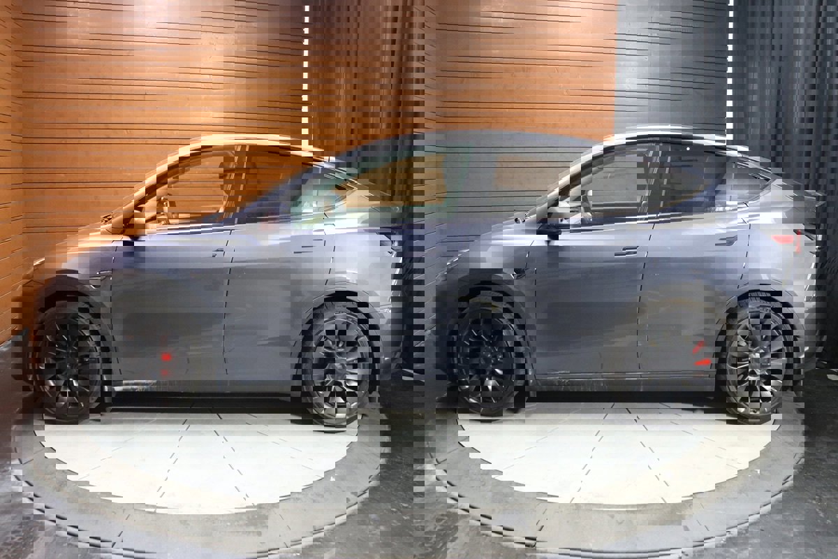 Used 2022 Tesla Model Y Performance image 9