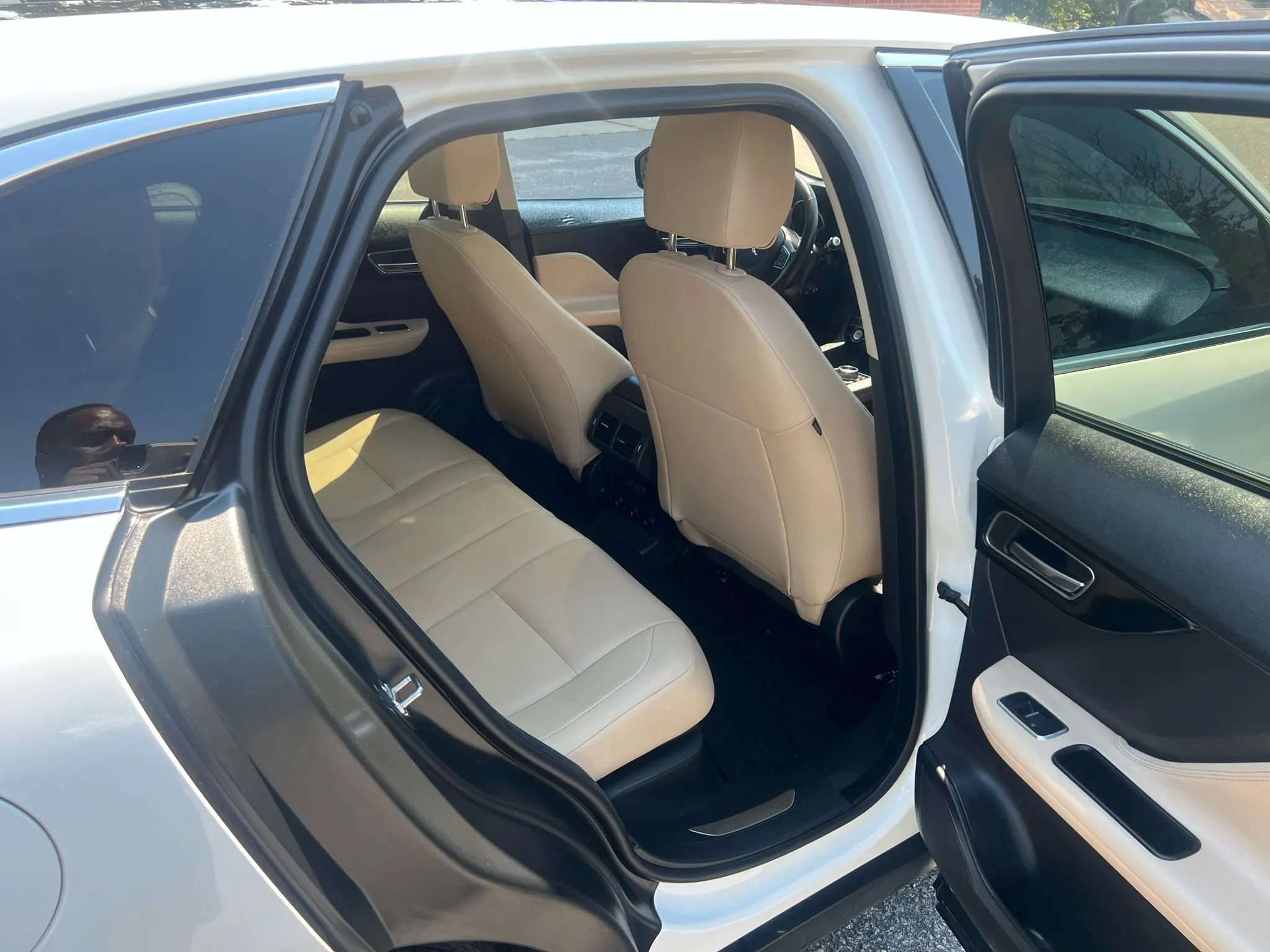 Used 2020 Jaguar F-PACE Premium image 7