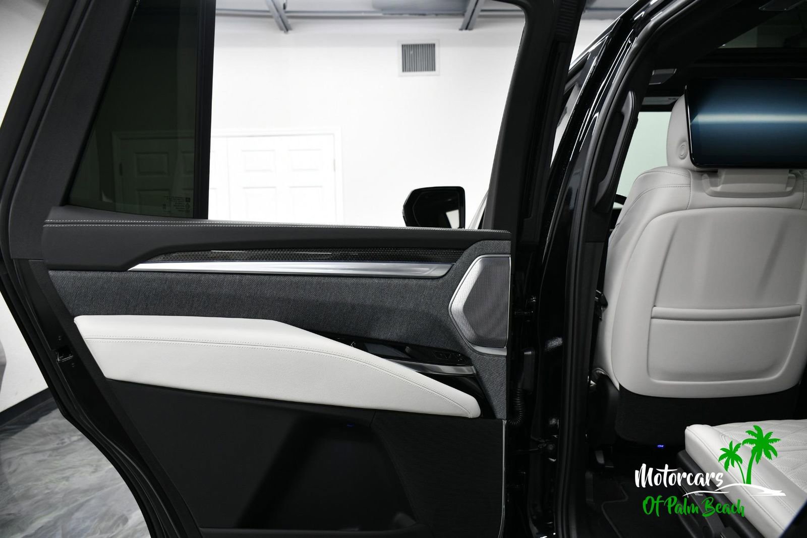 Used 2026 Cadillac Escalade V w/ LPO, ONYX Package image 42