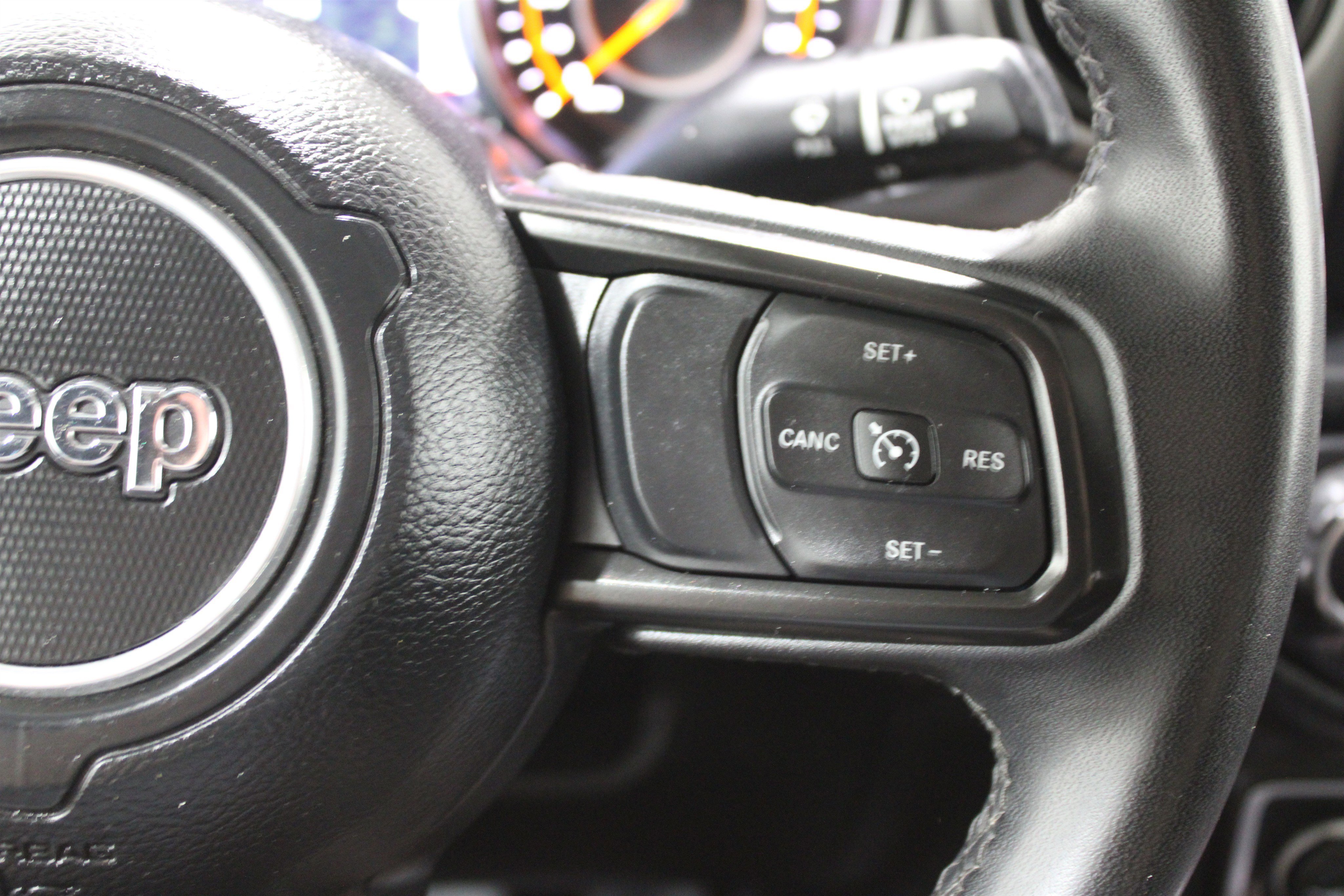 Used 2023 Jeep Gladiator Sport image 11