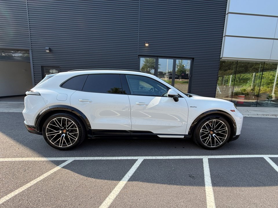 New 2026 Porsche Cayenne Electric AWD/4WD image 8