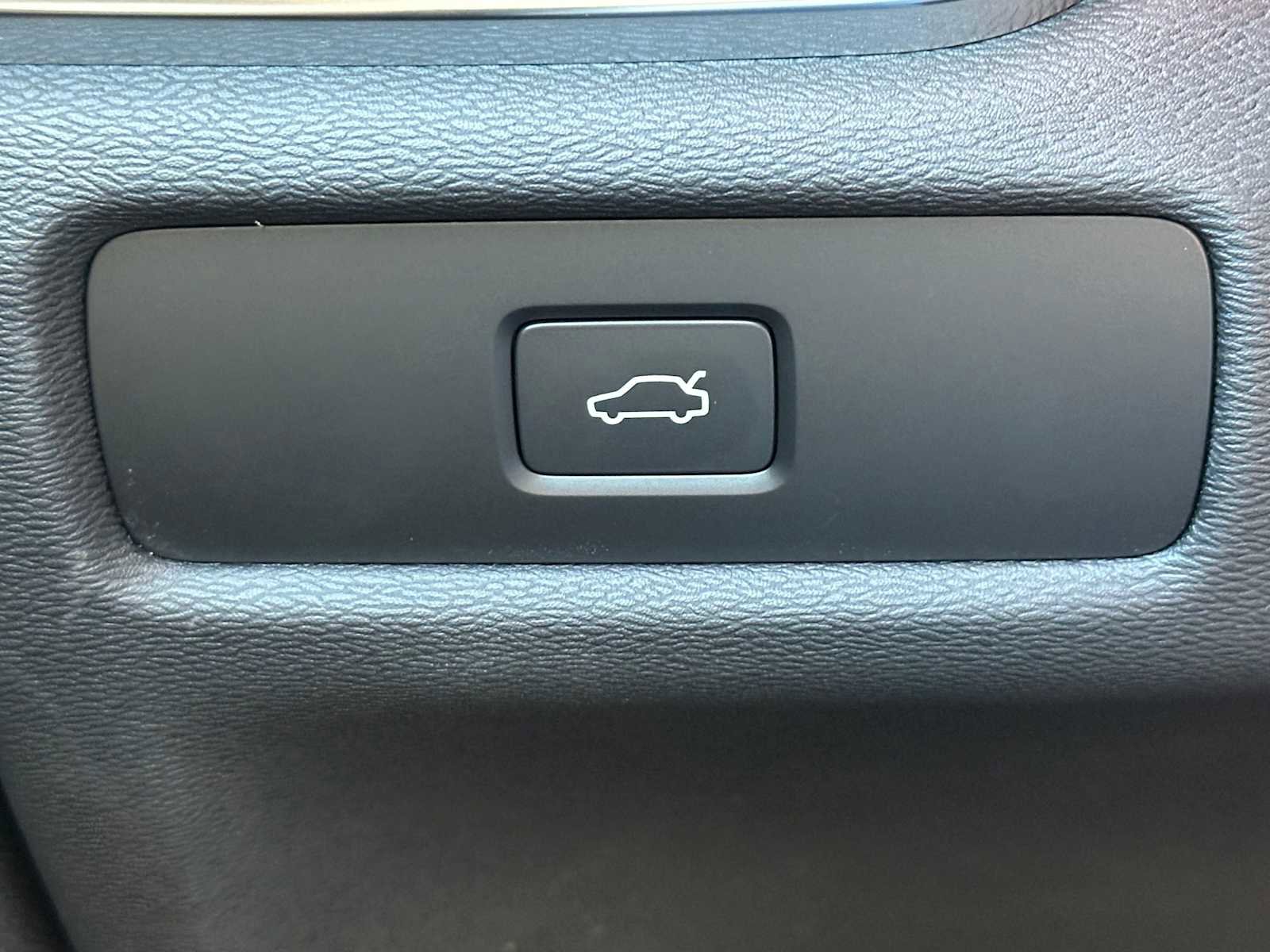 New 2026 Volvo V60 B5 Cross Country Plus w/ Climate Package image 36