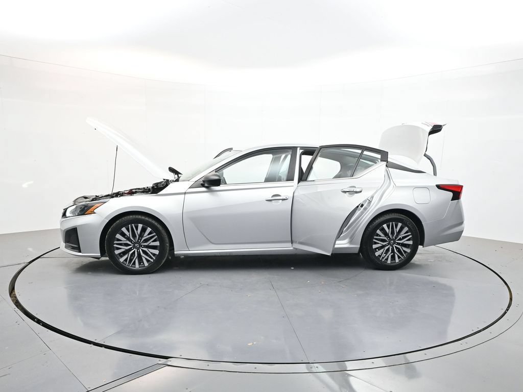 Used 2024 Nissan Altima 2.5 SV FWD image 43