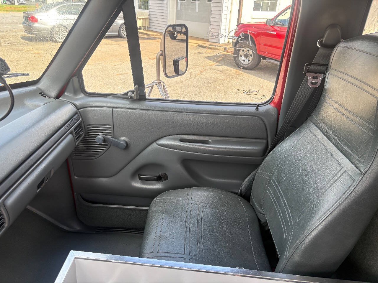 Used 1992 Ford F450 2WD Regular Cab Super Duty image 9