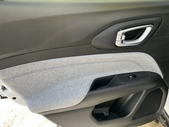 Used 2025 Jeep Compass Latitude image 29