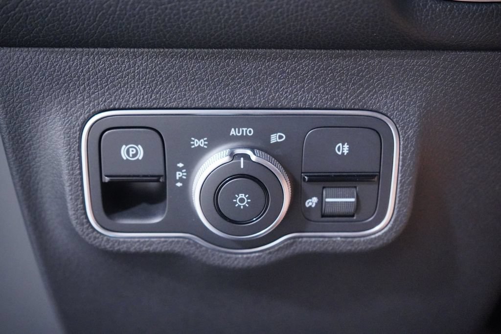 Used 2024 Mercedes-Benz EQB 250+ image 22