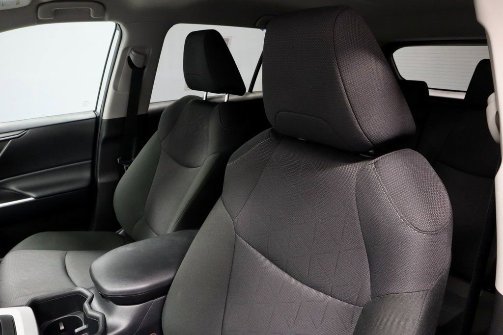 Used 2025 Toyota RAV4 XLE image 25