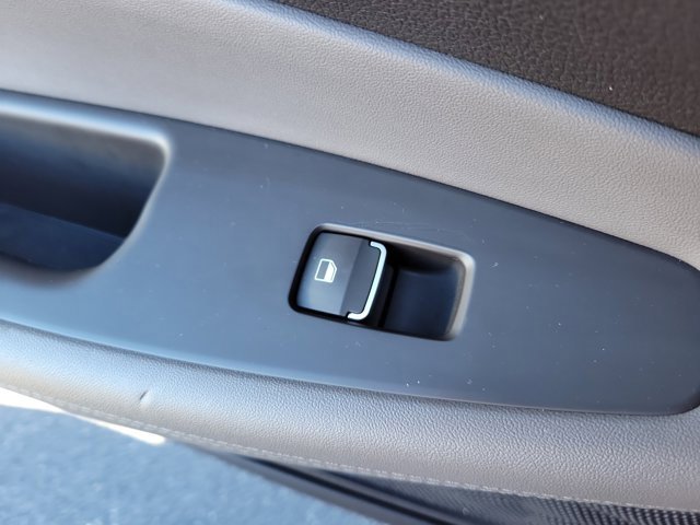 Used 2019 Hyundai Santa Fe SE image 17