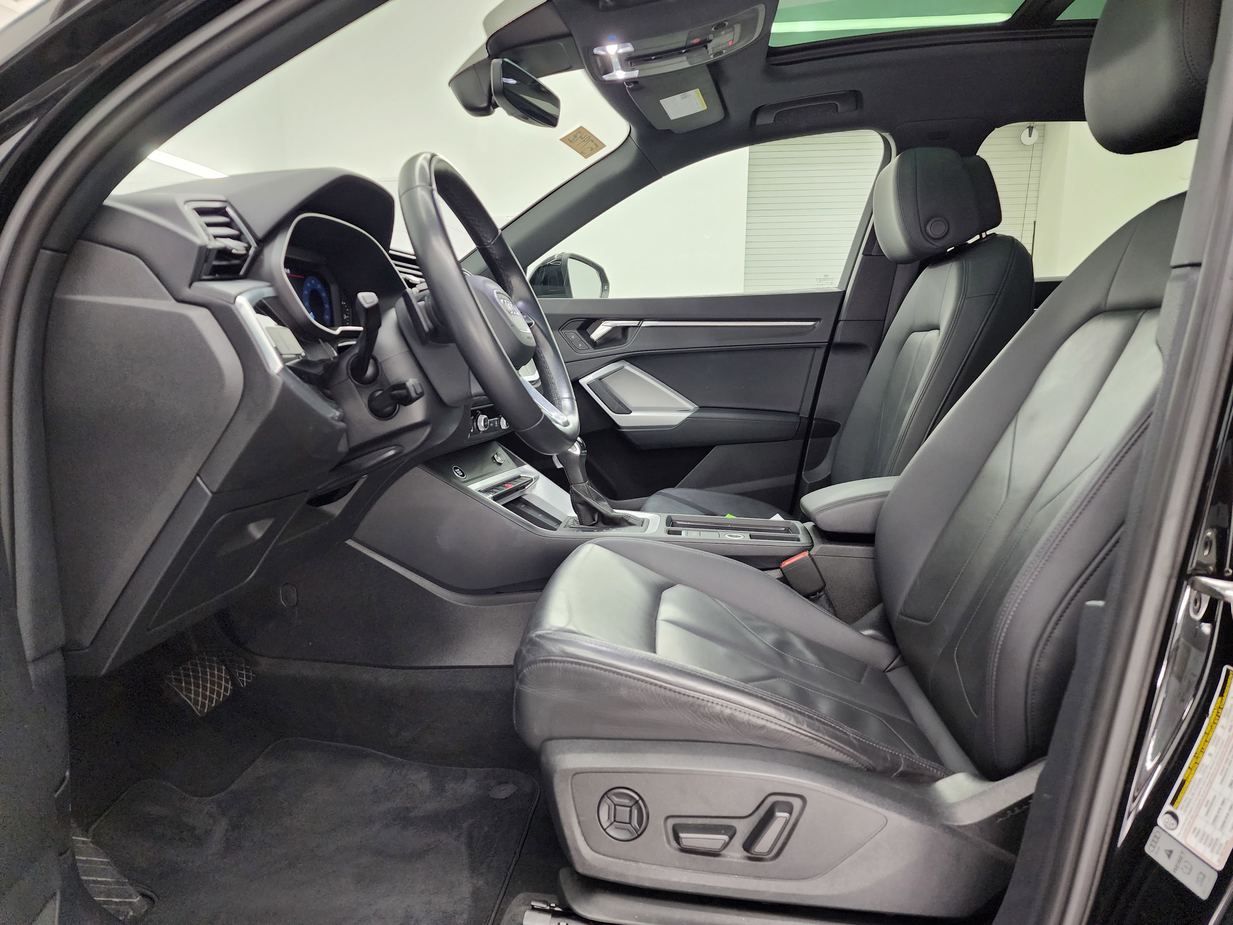 Used 2023 Audi Q3 2.0T Premium image 8