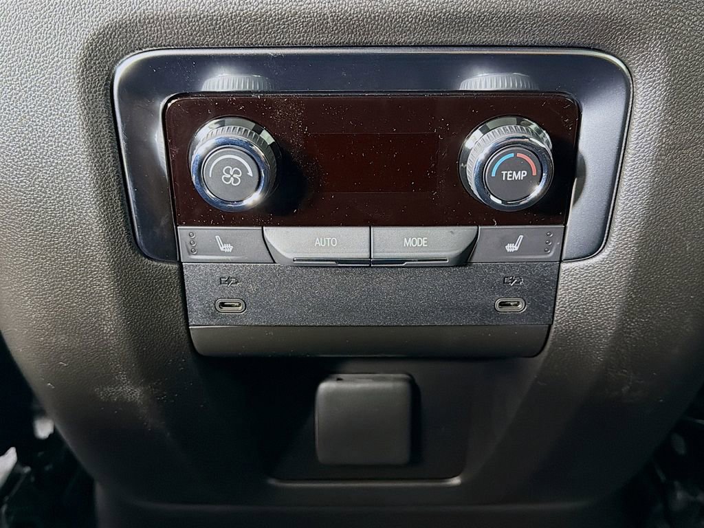 New 2026 Chevrolet Suburban High Country AWD/4WD image 31