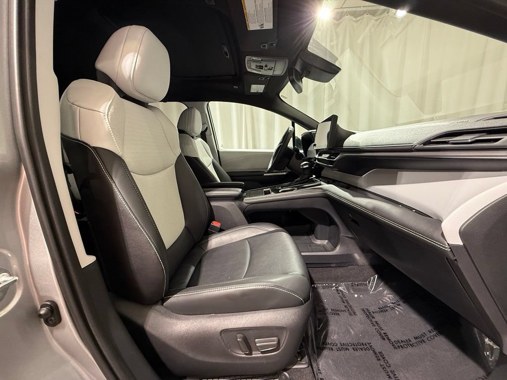 Used 2025 Toyota Sienna XSE w/ XSE Plus Package AWD/4WD image 24