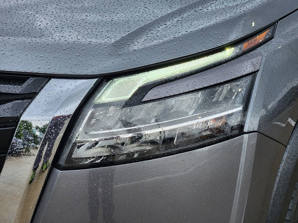 Used 2023 Nissan Pathfinder SL w/ Cargo Package image 9