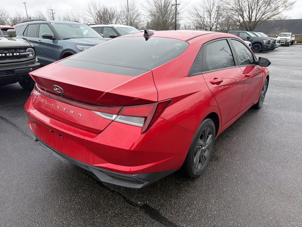 Used 2021 Hyundai Elantra SEL image 3