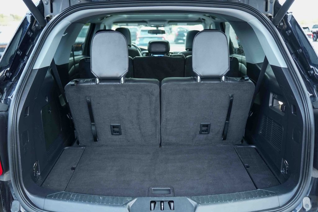 Used 2022 Ford Explorer XLT w/ Equipment Group 202A AWD/4WD image 11