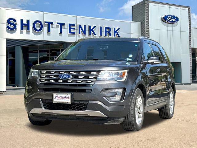Used 2016 Ford Explorer XLT w/ Equipment Group 202A FWD image 3