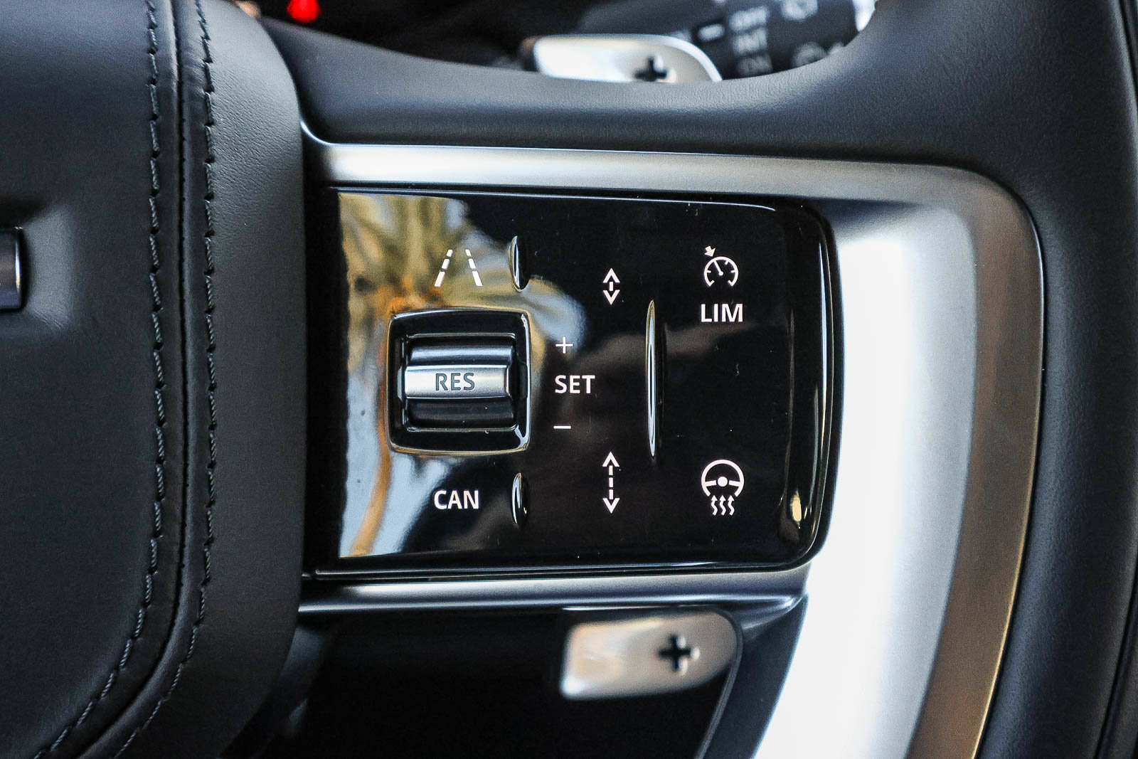 New 2026 Land Rover Range Rover SE AWD/4WD image 32