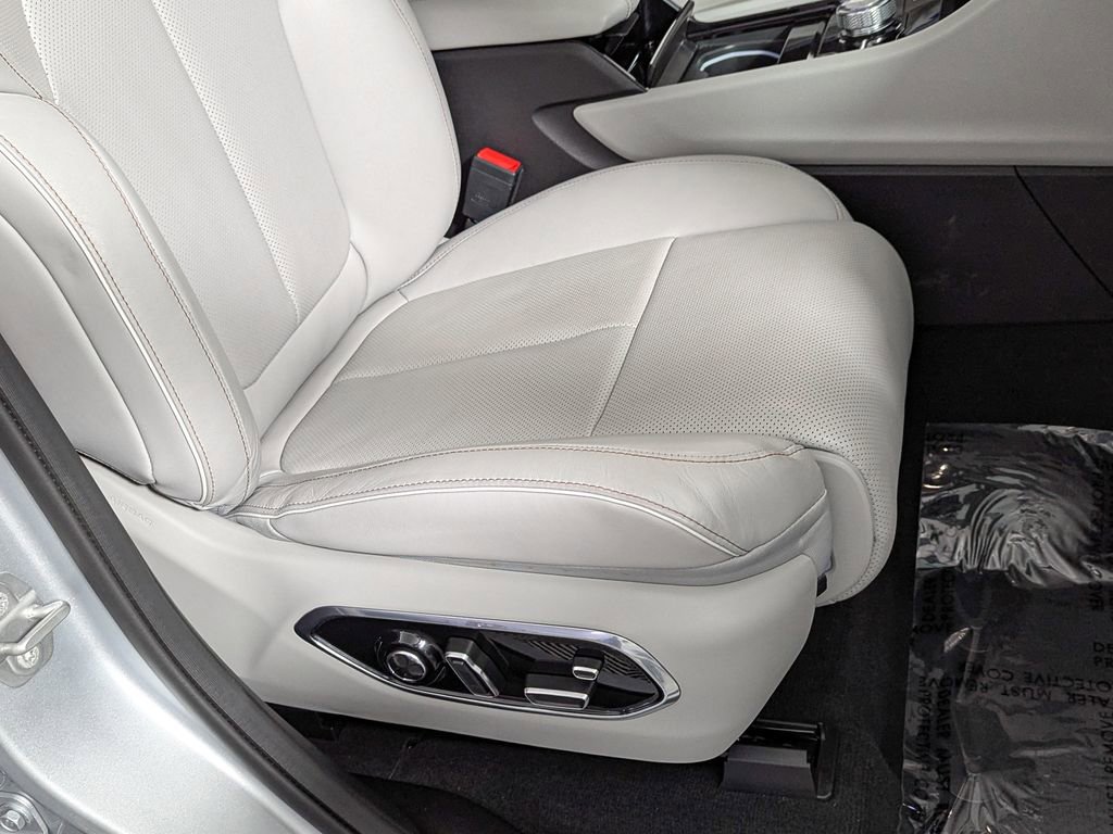 Used 2022 Jeep Grand Cherokee Overland w/ Adv Protech Group III image 38