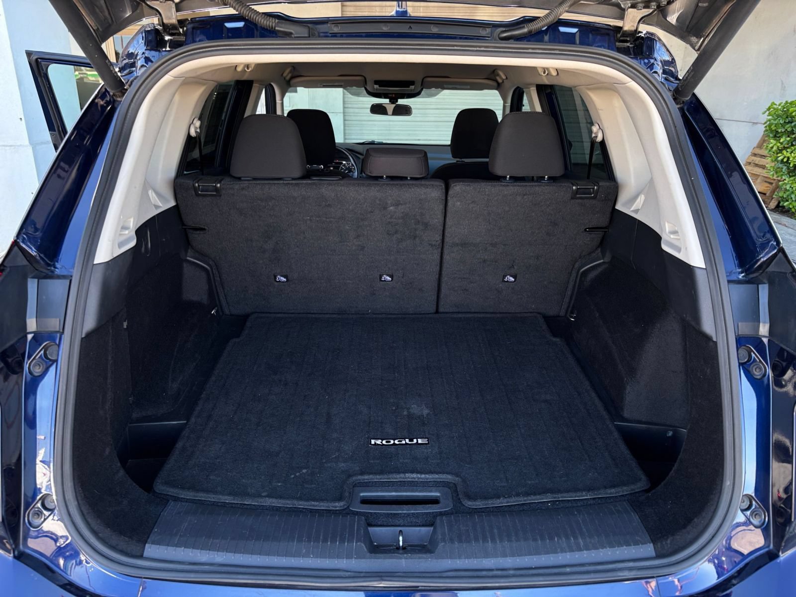 Used 2025 Nissan Rogue SV FWD image 32