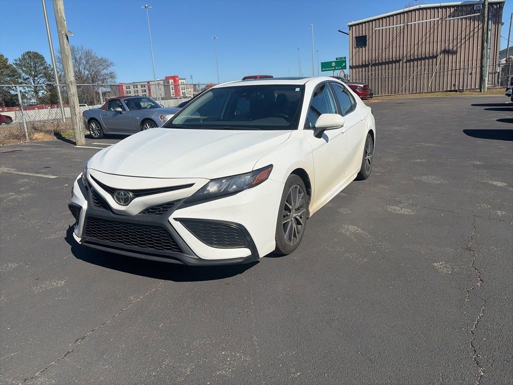 Used 2022 Toyota Camry SE image 2