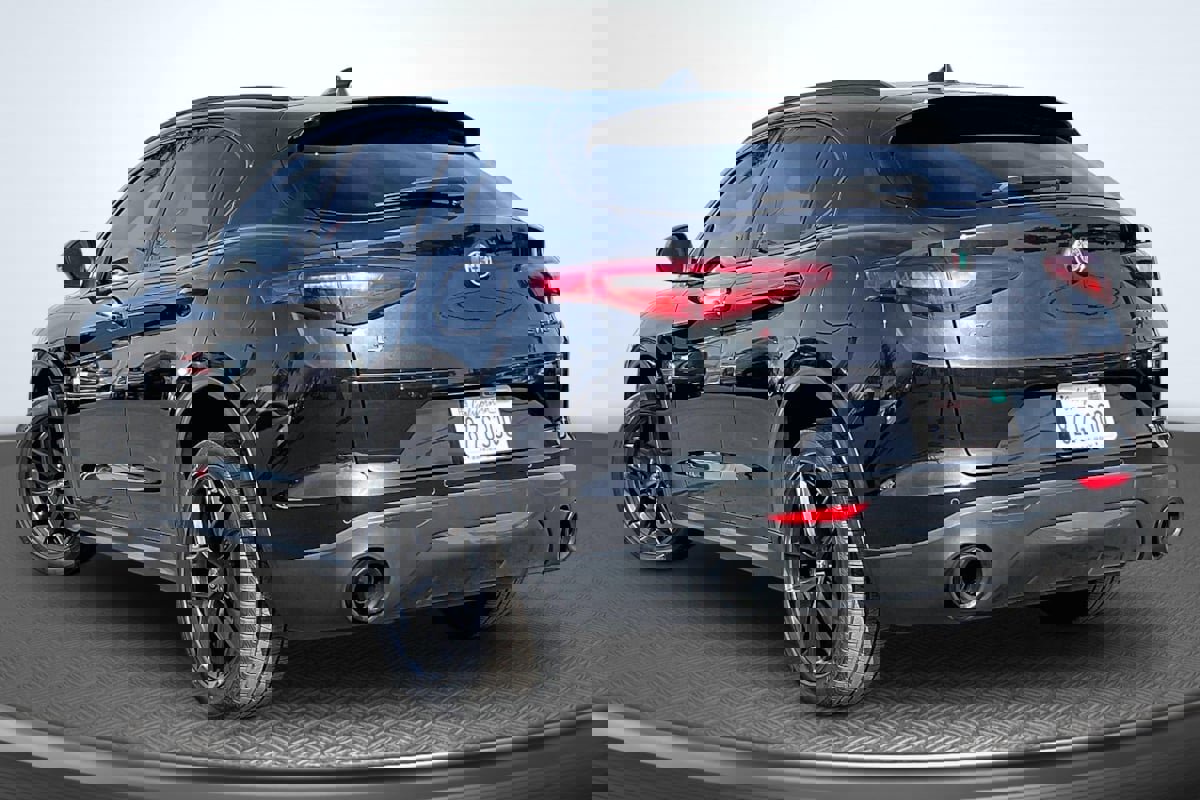 Used 2019 Alfa Romeo Stelvio Ti w/ Nero Edizione image 2