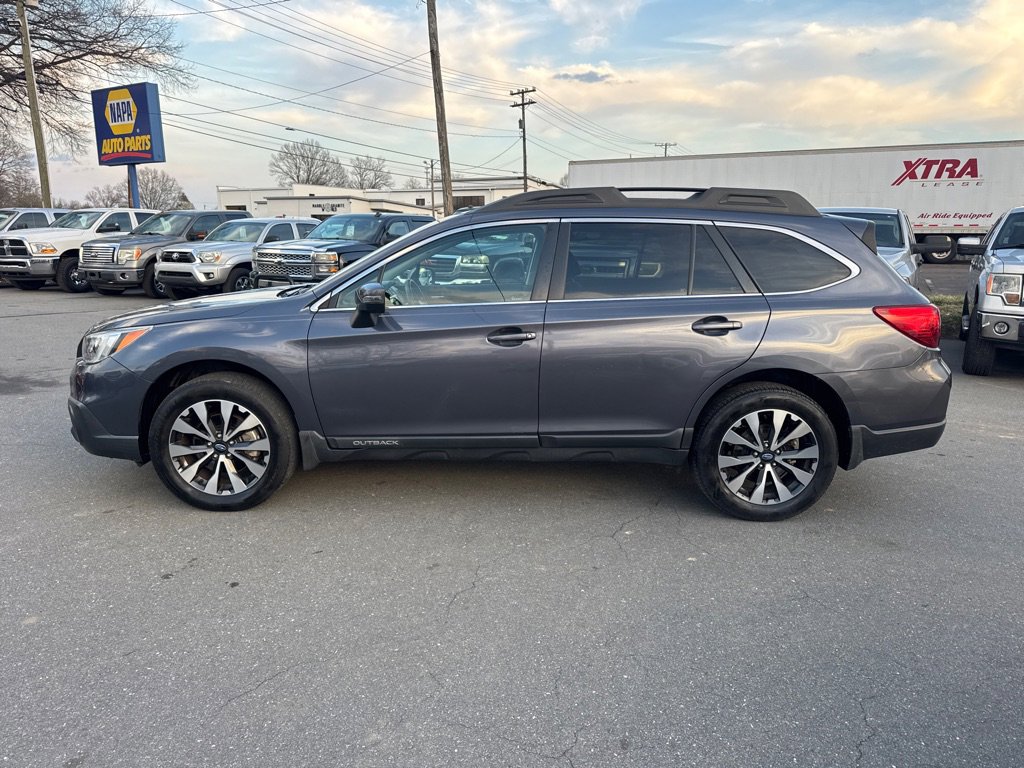 Used 2017 Subaru Outback 2.5i Limited image 2