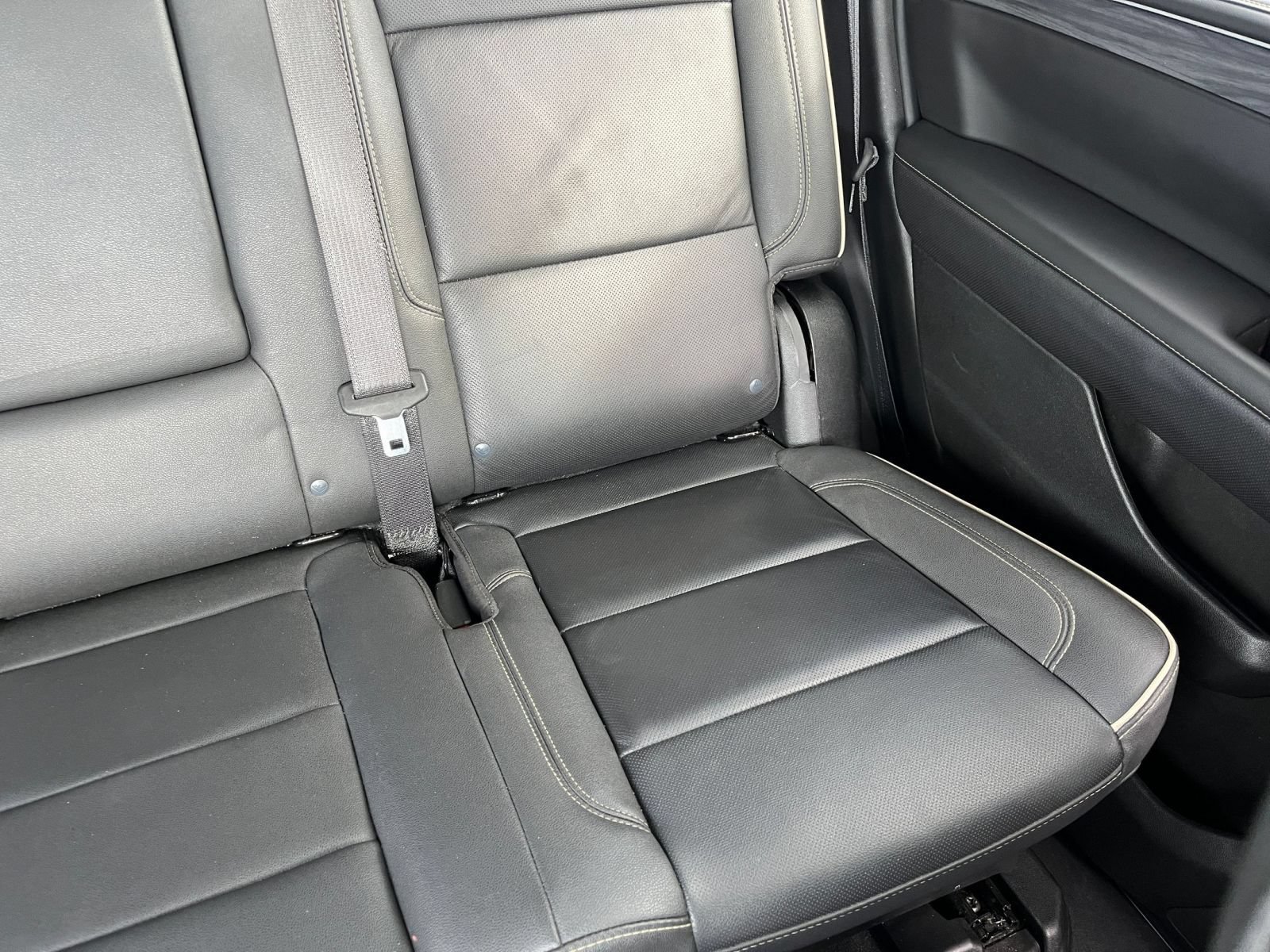 Used 2024 GMC Yukon SLT RWD image 40
