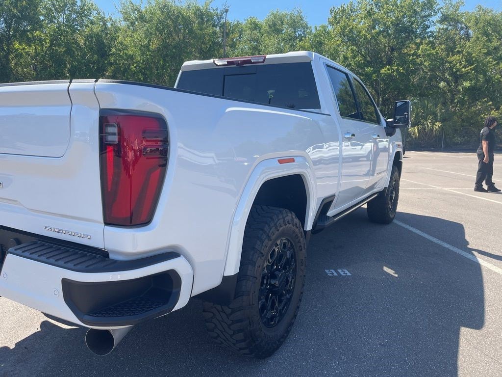 Used 2025 GMC Sierra 2500 Denali Ultimate image 5