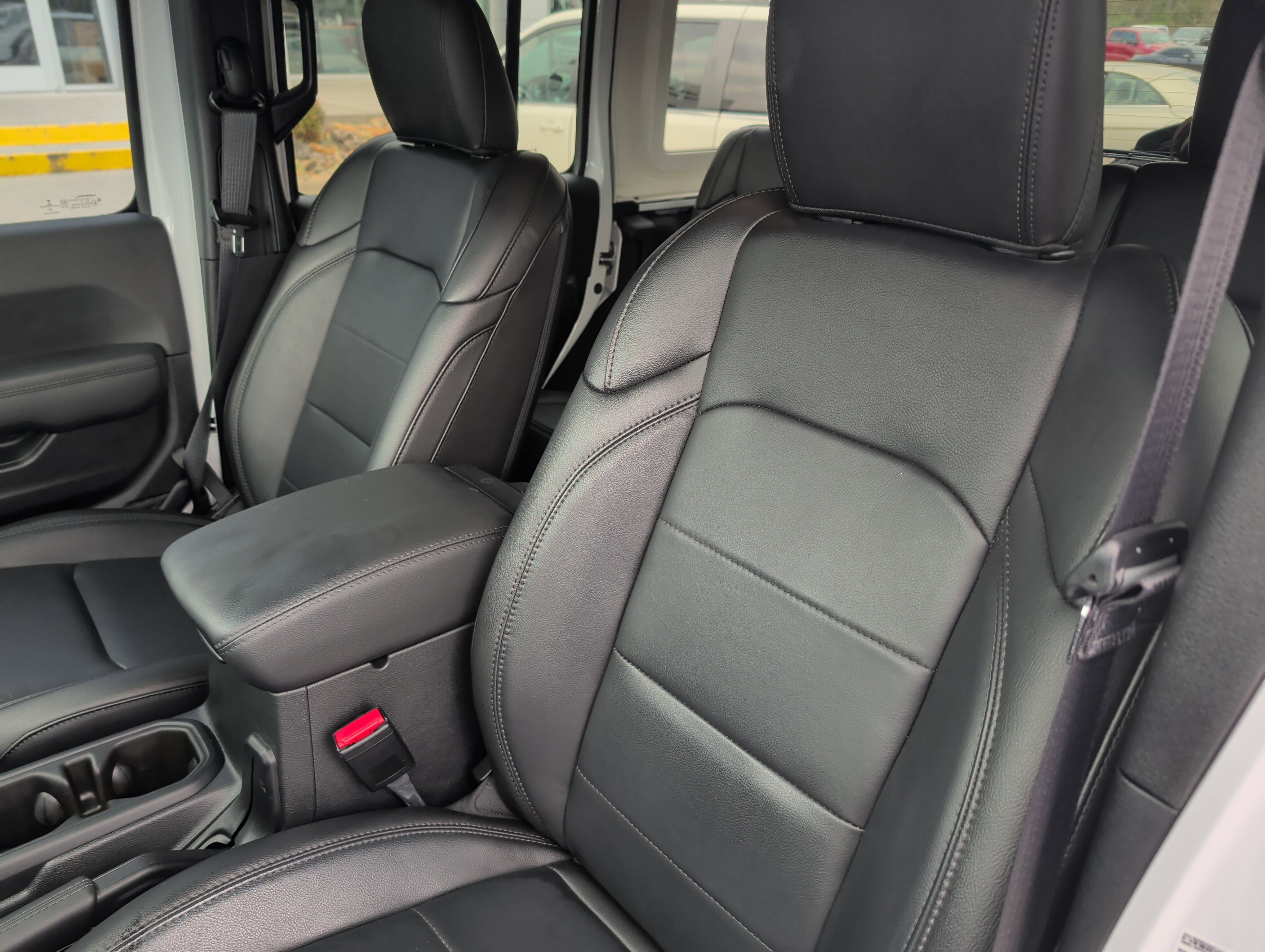 Used 2023 Jeep Wrangler Unlimited Sahara image 13