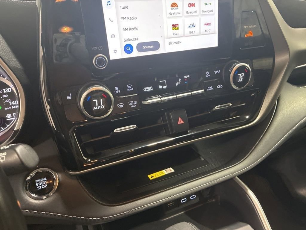 Used 2023 Toyota Highlander XLE image 19