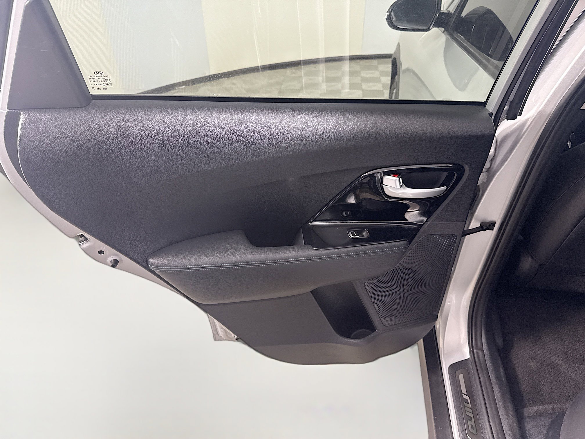 Used 2020 Kia Niro EX Premium image 26