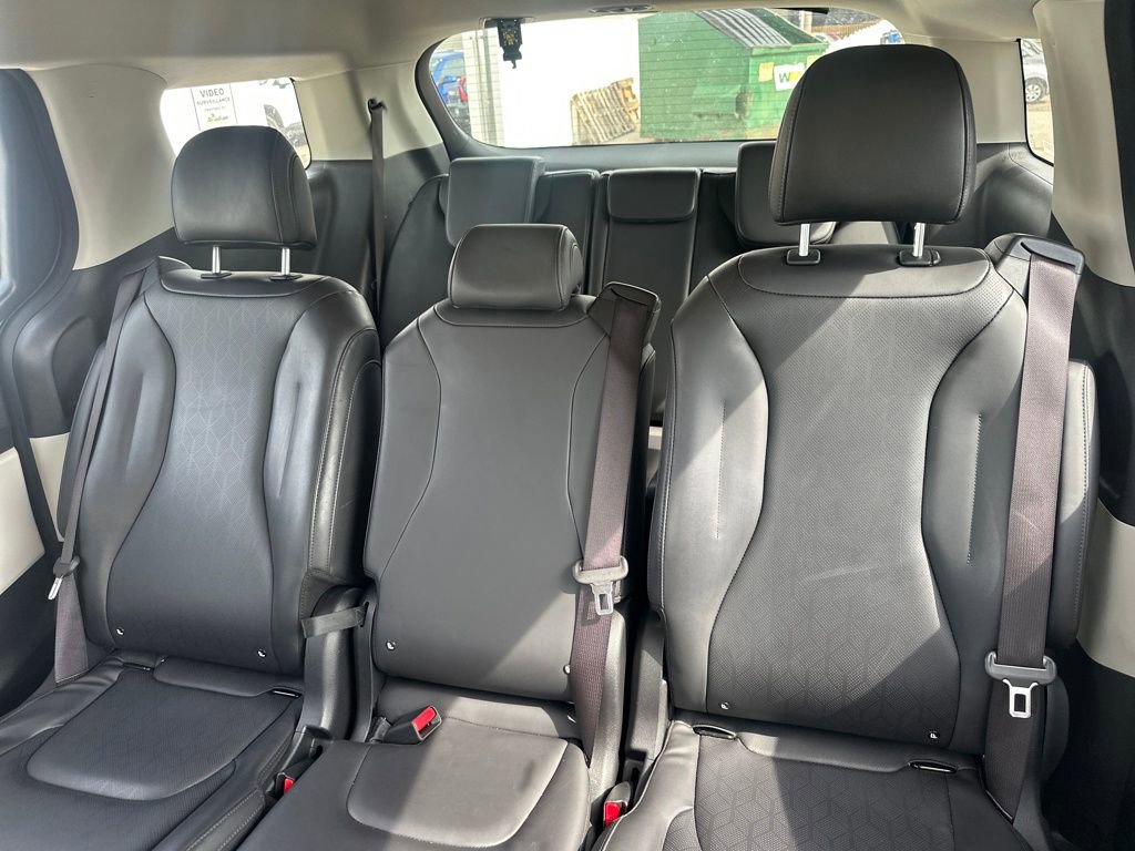 Used 2024 Kia Carnival LX image 19