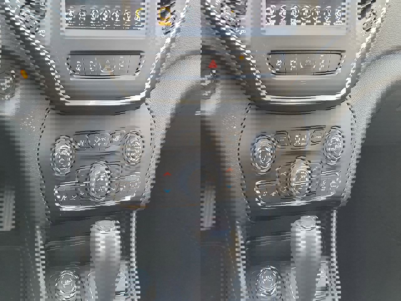 Used 2023 Jeep Cherokee Altitude Lux image 19