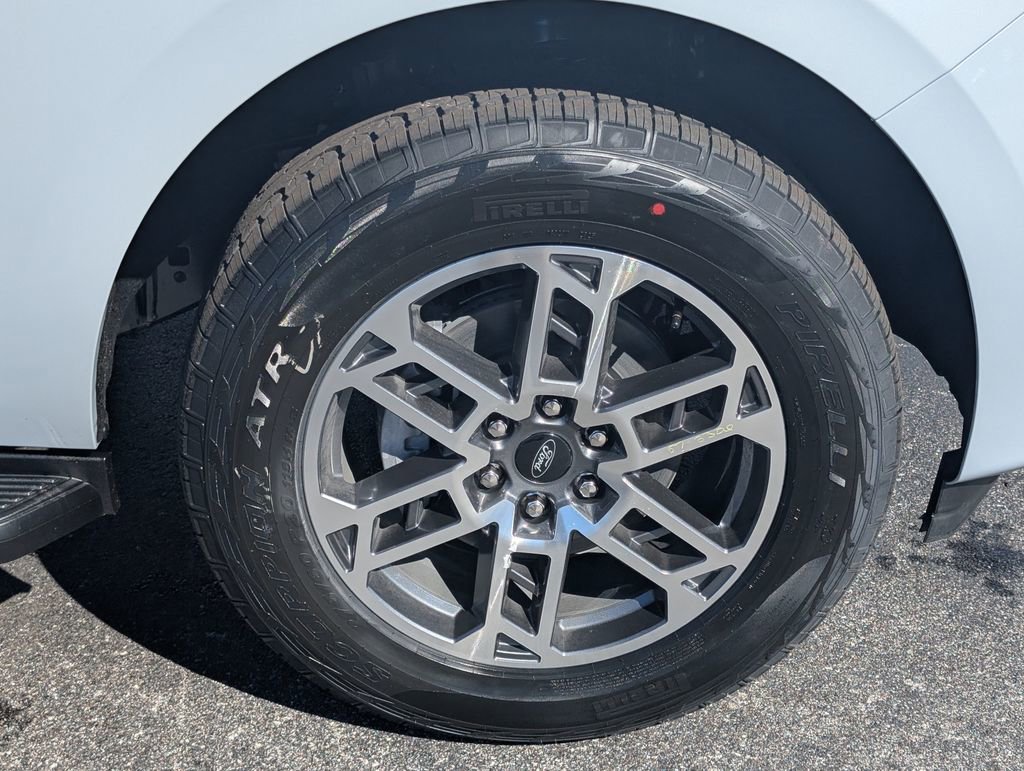 New 2026 Ford Expedition Active image 16