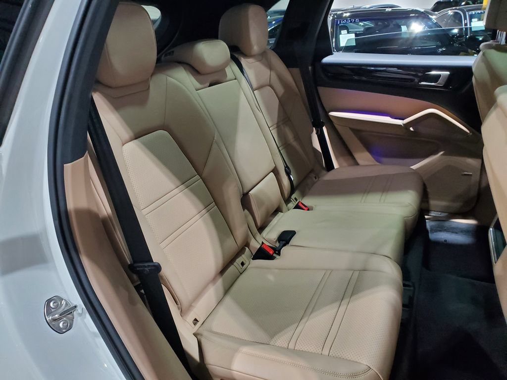 Used 2021 Porsche Cayenne AWD/4WD image 21