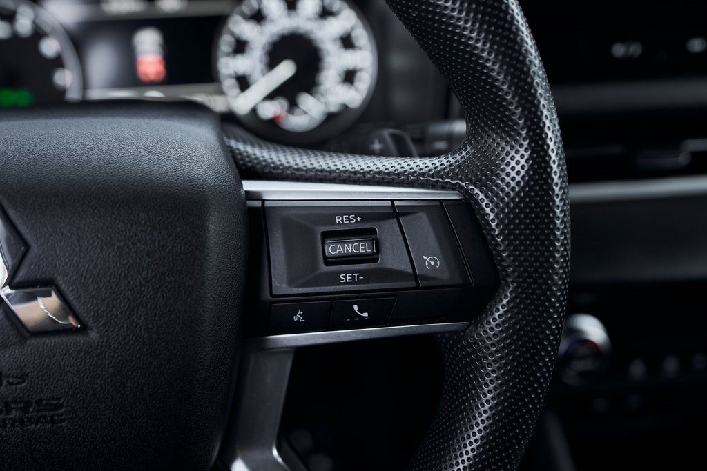 Used 2025 Mitsubishi Outlander ES image 45