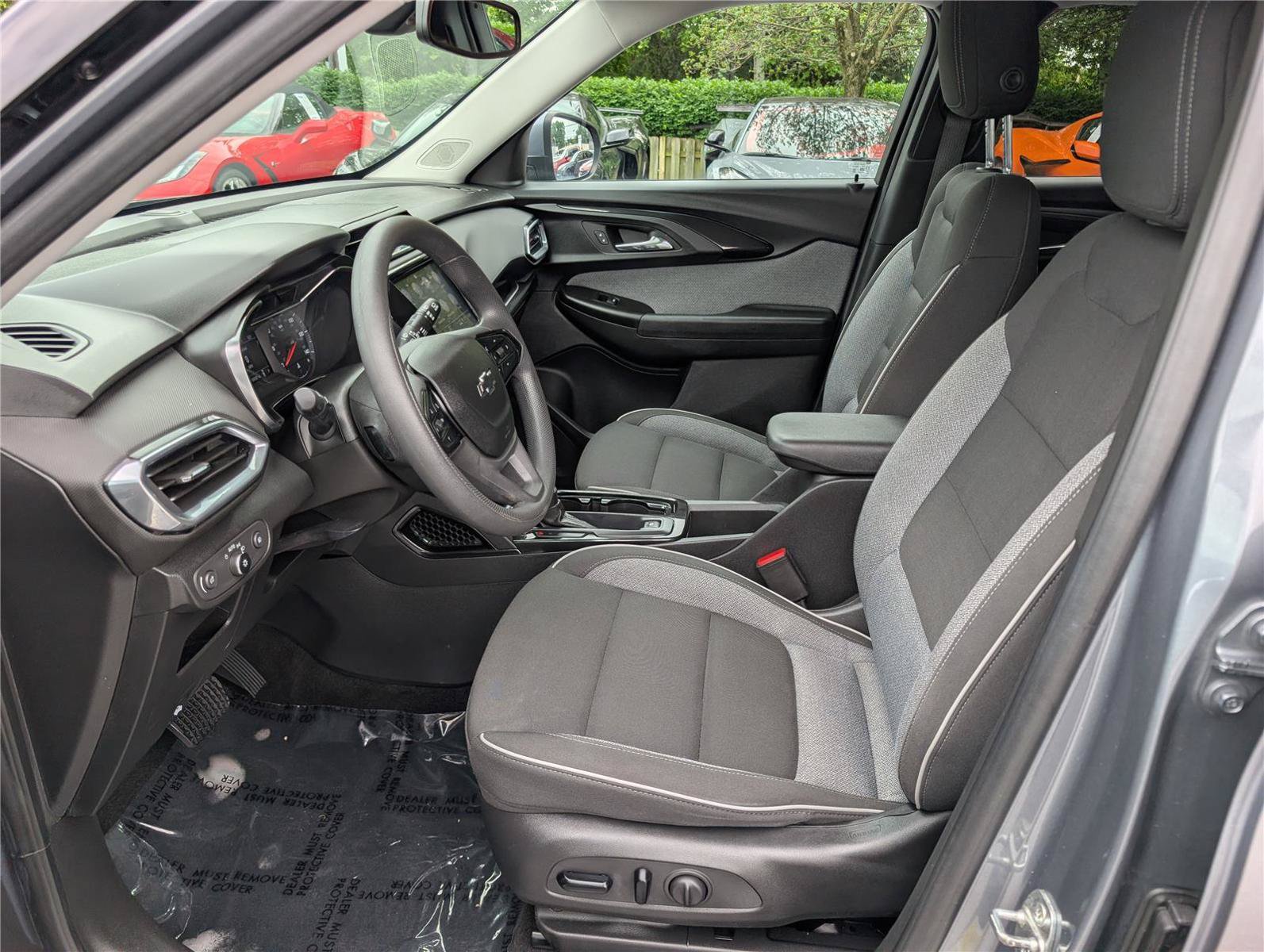Used 2022 Chevrolet TrailBlazer LT w/ Convenience Package AWD/4WD image 16