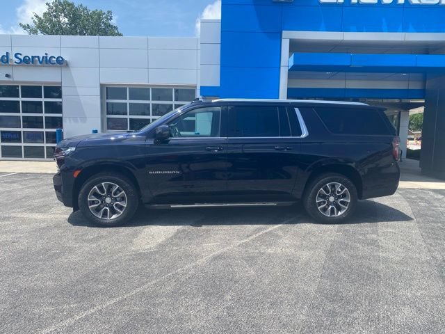 Used 2022 Chevrolet Suburban LT w/ Luxury Package AWD/4WD image 2
