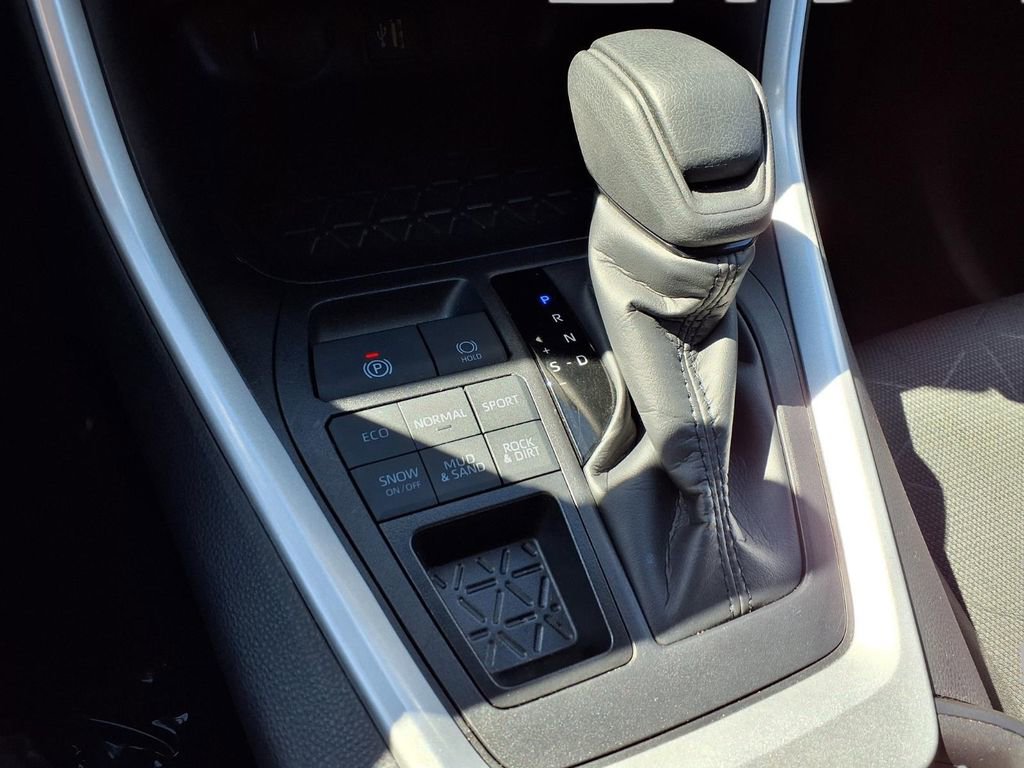 Used 2025 Toyota RAV4 XLE image 11