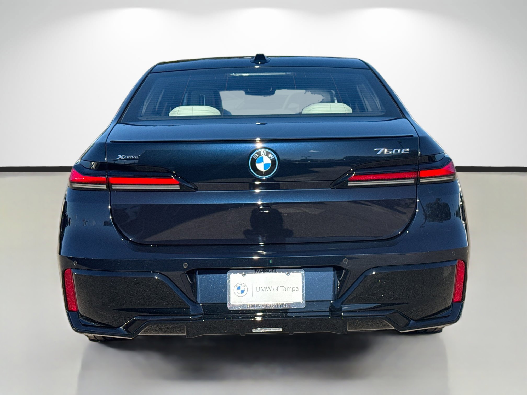 New 2026 BMW 750e xDrive image 4