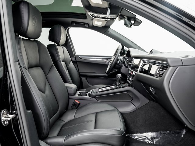 Certified 2025 Porsche Macan image 25