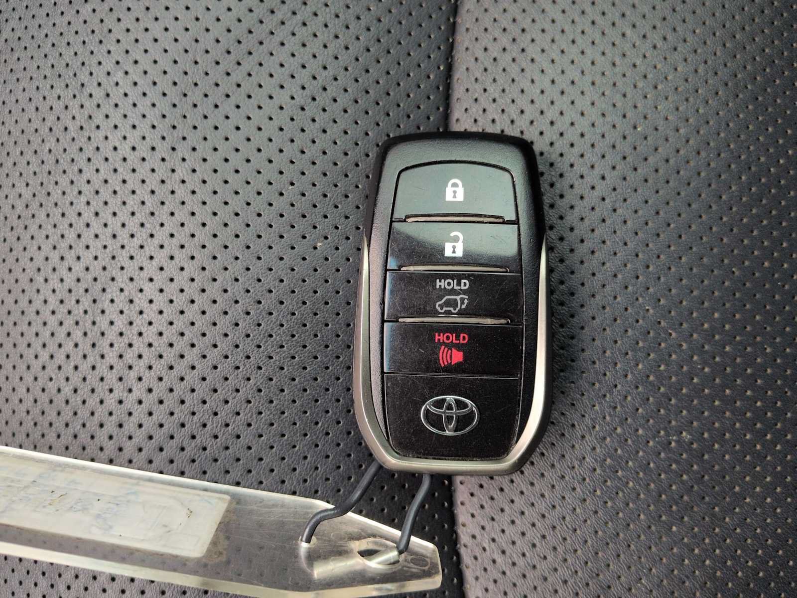 Used 2018 Toyota Land Cruiser AWD/4WD image 37