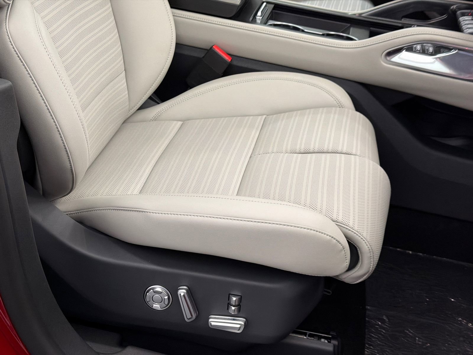 New 2026 Lincoln Nautilus Reserve AWD/4WD image 13